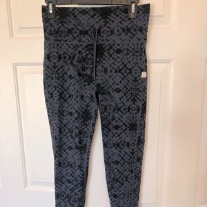 Vuori Daily leggings size M